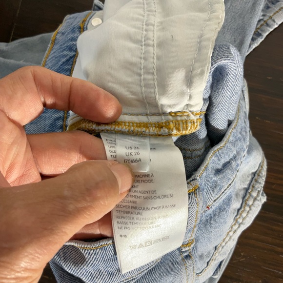 BDG Urban Outfitters Mom High Rise Highly Distressed Lite Blue Denim Size 26 - Picture 13 of 16